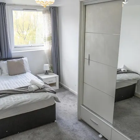 Apartment 2 Bed Centre Flat - Relocators - Professional *
