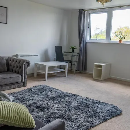 Apartment 2 Bed Centre Flat - Relocators - Professional