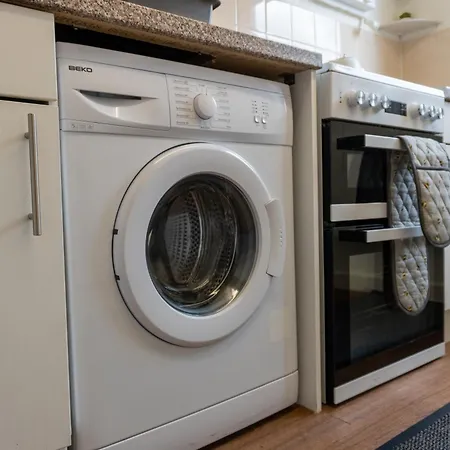 Apartment 2 Bed Centre Flat - Relocators - Professional