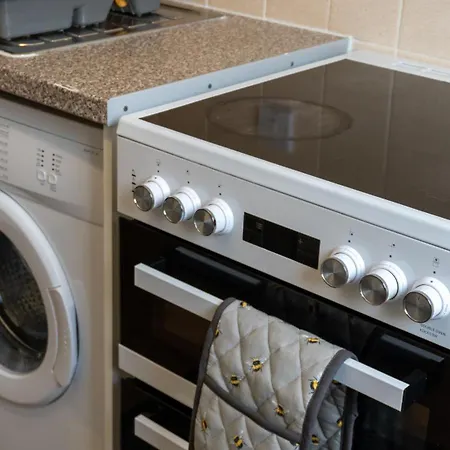 2 Bed Centre Flat - Relocators - Professional Apartment