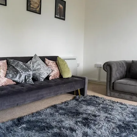 Apartment 2 Bed Centre Flat - Relocators - Professional